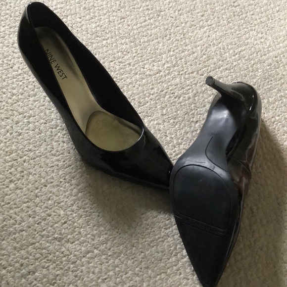 Black heels - Picture 2 of 2